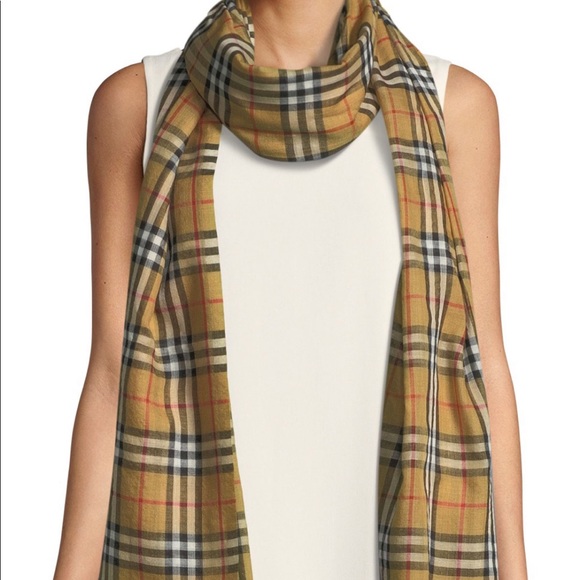 Burberry Scarf - Picture 4 of 5